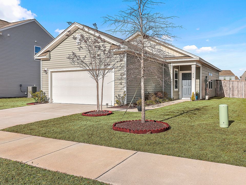 1st image of 414 Pender Woods Dr
