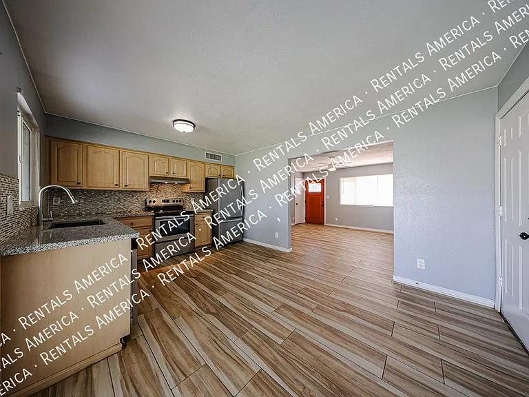 15851 N 23rd St — Photo 9