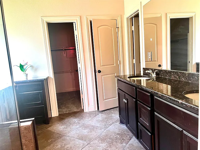 2801 Field Hollow Dr — Photo 8