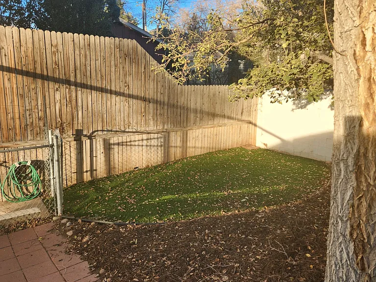 115 E Dartmouth Ave — Photo 4