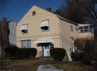 538 Quaker Ln S, West Hartford, CT 06110