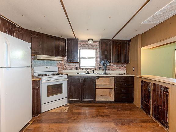 2nd image of 204 Regina Dr