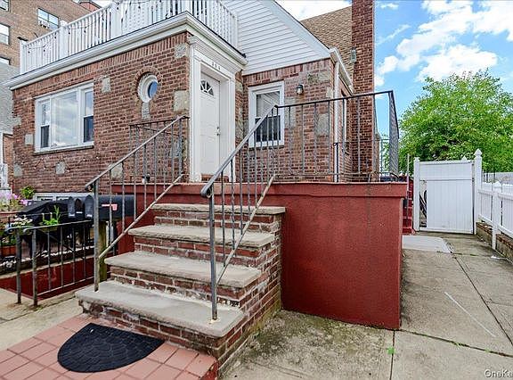 2nd image of 364 E Broadway