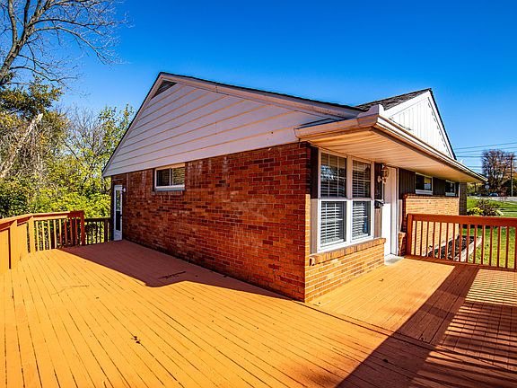 4th image of 2840 Royal Glen Dr