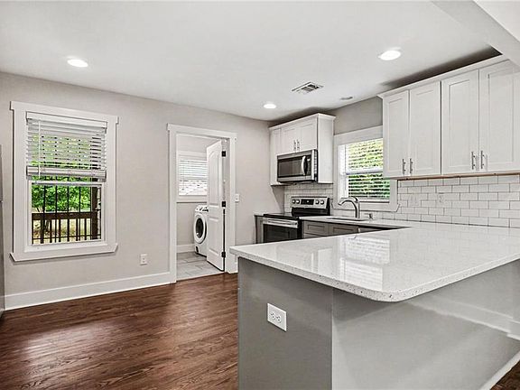 5th image of 293 Griffin St NW