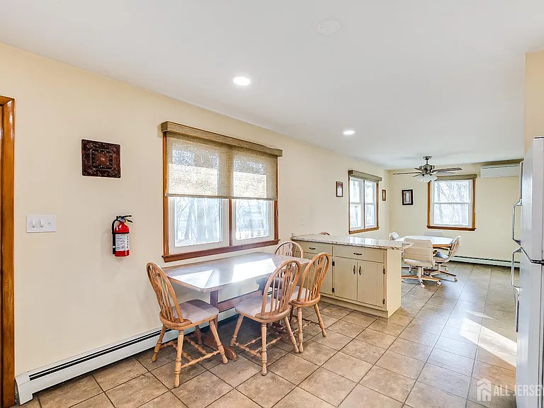 92 Coleman St — Photo 13