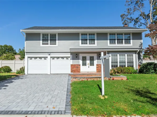 44 Apple Tree Drive, Hauppauge, NY 11788