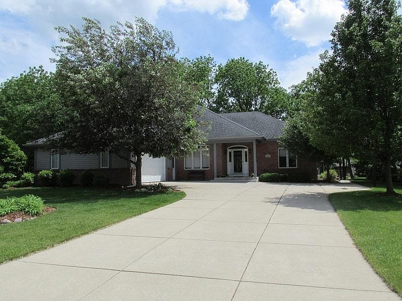1st image of N74W22587 Twin Oaks Ct