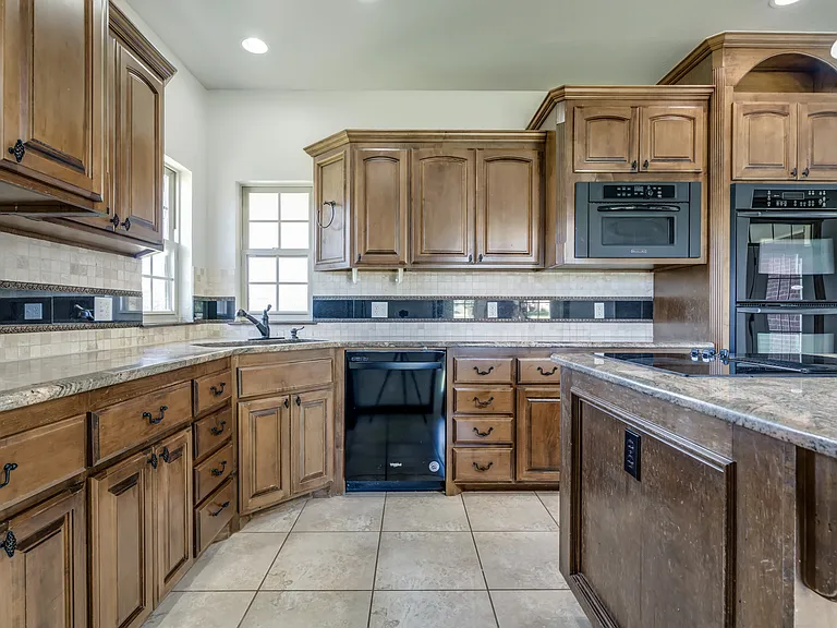 22525 Lindy Ter — Photo 30