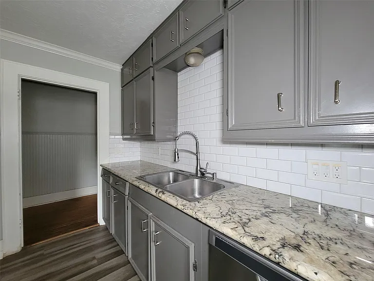 508 W Lang St — Photo 12