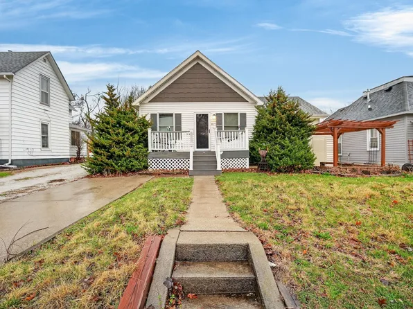 421 9th St, West Des Moines, IA 50265