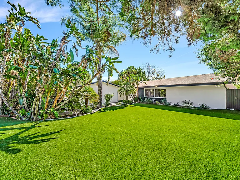 5557 Ostin Ave — Photo 7