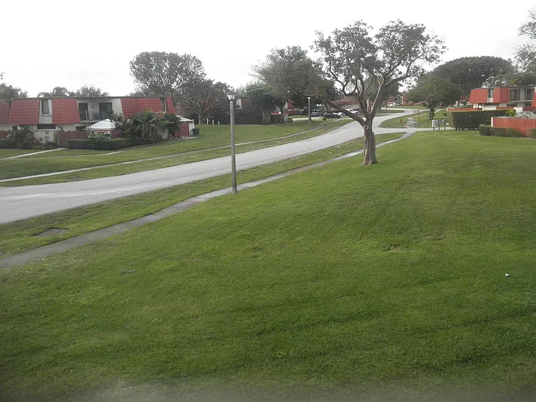 3896 Victoria Dr — Photo 12
