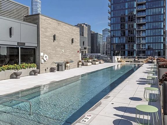 4th image of 152 W Huron St #1307