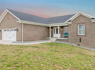 32 Fairway Ct, Taylorsville, KY 40071