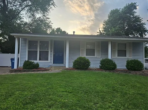 921 Gustane Dr, Saint Charles, MO 63301