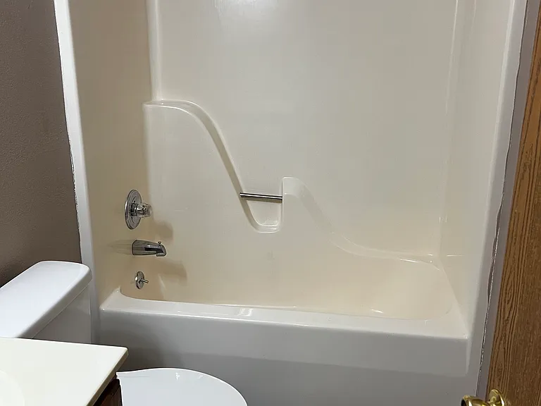 875 Lester Ave — Photo 11