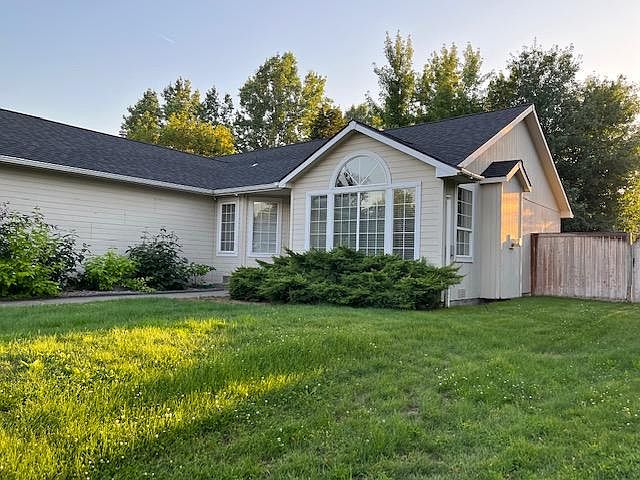 2nd image of 6869 N Louvonne Dr