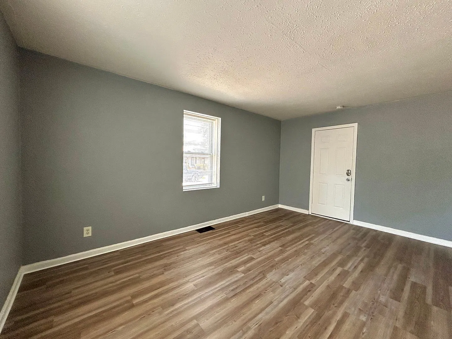 1 bed, 1.0 bath, $725 — Photo 2