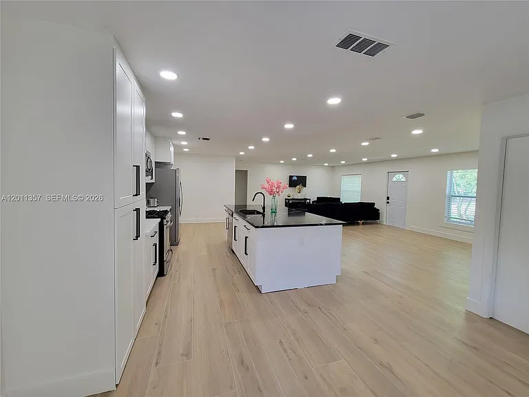 735 Tradewind Dr — Photo 18