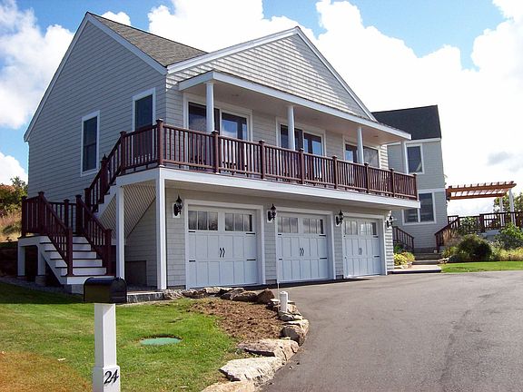 A multi family w/ 3 car