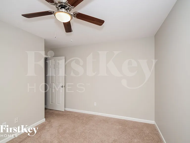 127 Renwick Ln — Photo 11