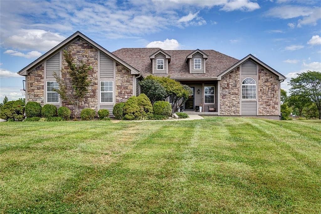 5275 SE Fox Run Rd, Lathrop, MO 64465 | Zillow