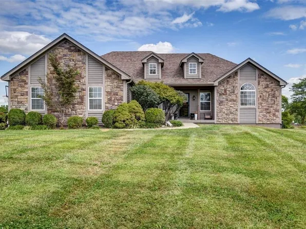5275 SE Fox Run Rd, Lathrop, MO 64465
