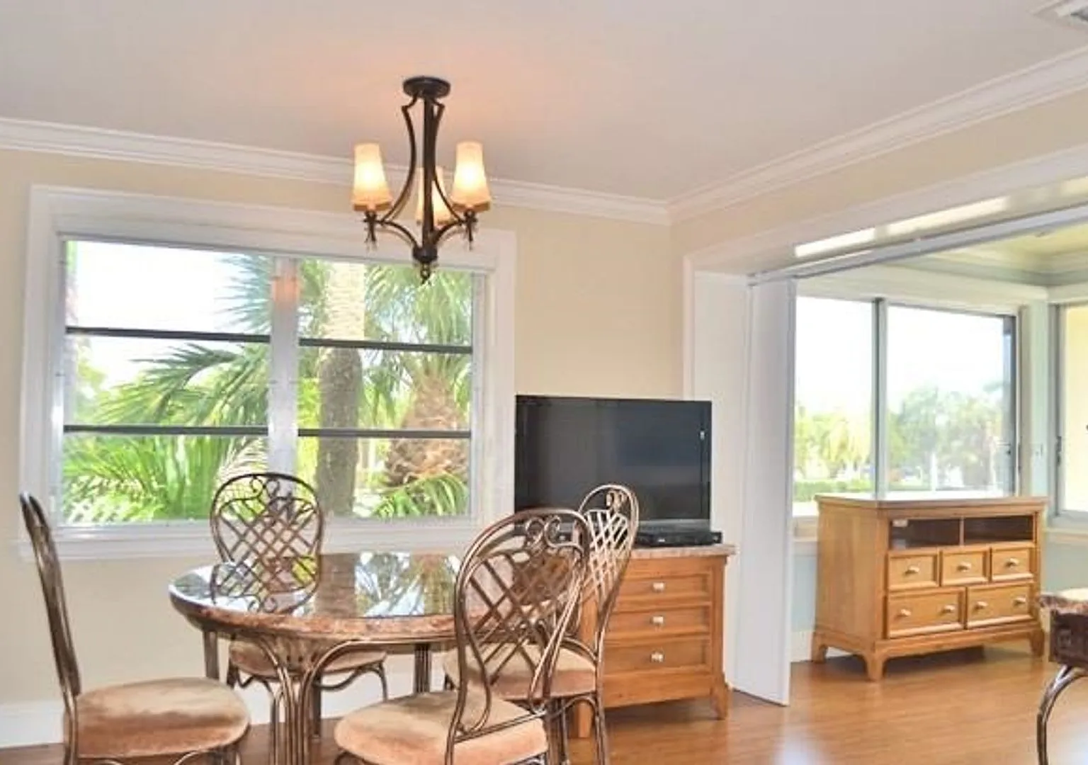 ** 2/2 Condo On The Beach Available December-February ** Short Term Only ** — Photo 3
