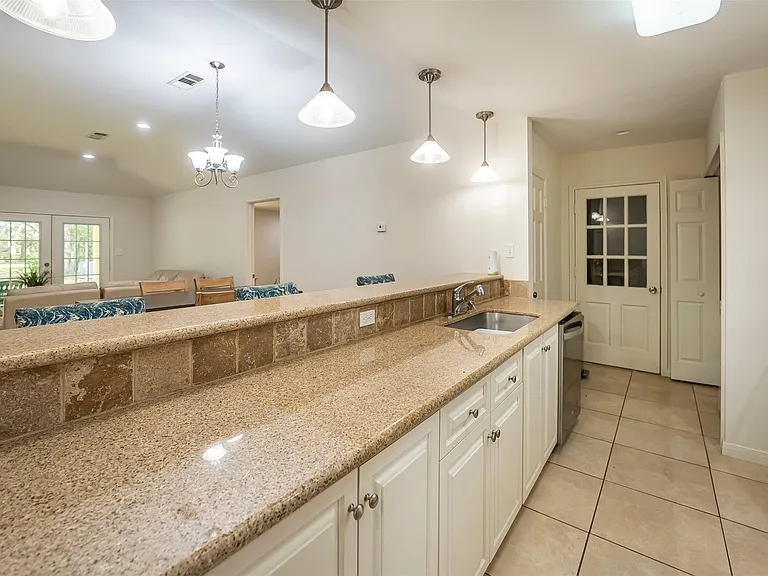 635 Chapel Hill Dr — Photo 7
