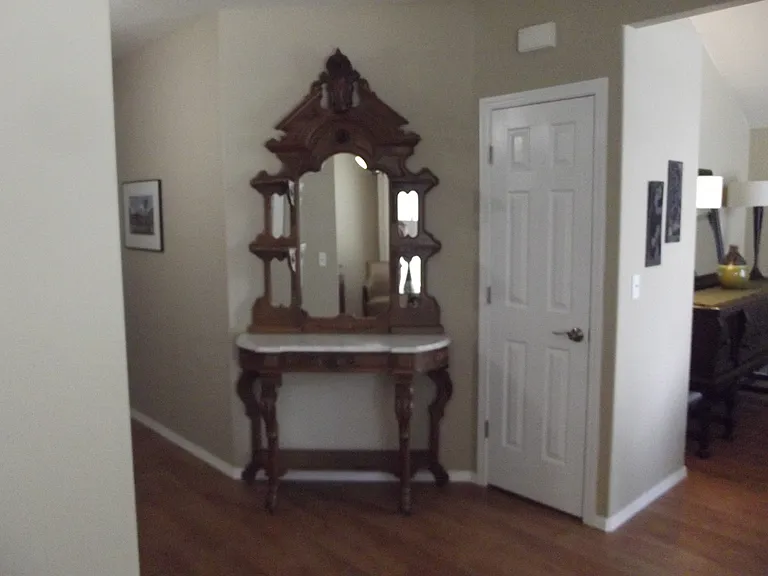 2122 Martin Dr — Photo 9