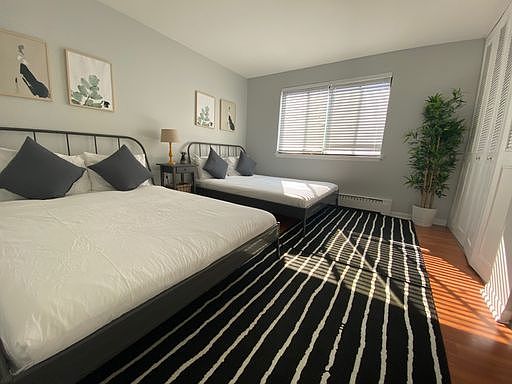 3rd image of 5534 N Kenmore Ave APT 500