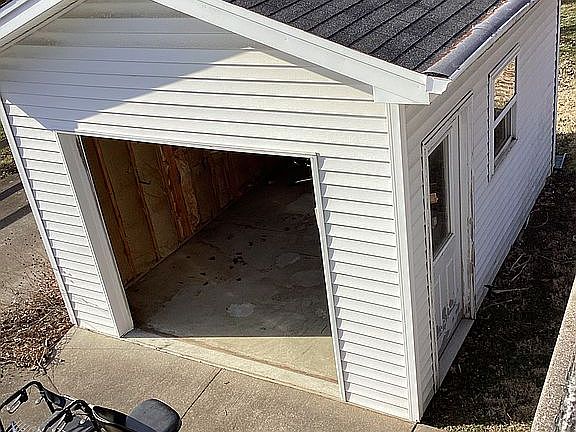 2nd image of 949 Villa Dr