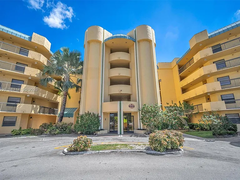 6575 W Oakland Park Blvd #218 — Photo 32