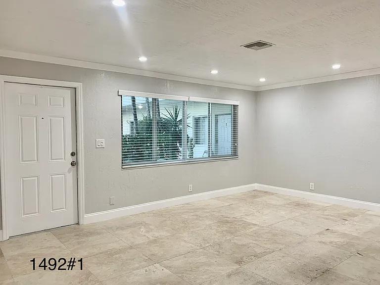 1492 Holly Heights Dr — Photo 7