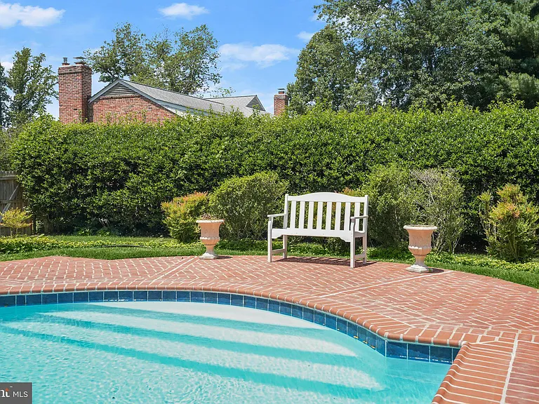 7109 Radnor Rd — Photo 41
