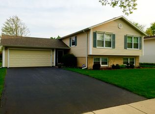 107 E Suffield Dr, Arlington Heights, IL 60004