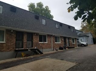 522 E 9th St APT 1A, Lockport, IL 60441