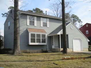 28 Woodshire Dr, Sicklerville, NJ 08081