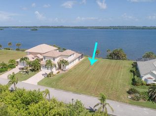 9554 Riverside Dr, Sebastian, FL 32958