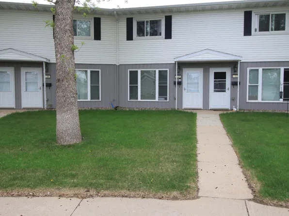 11 Westfield Cir, Minot, ND 58701