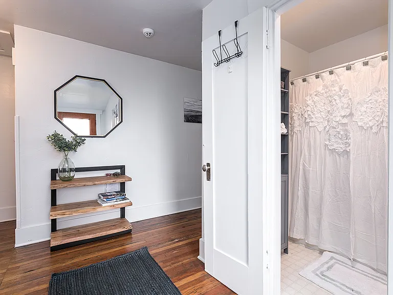 1324 Blaine Ave — Photo 7