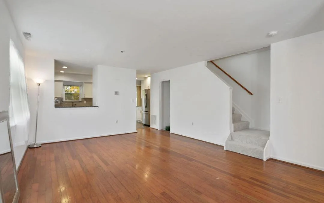 3 bed, 2.5 bath, 1618 sqft, $2,575 — Photo 2