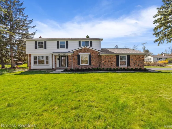 6212 Buxton Dr, West Bloomfield, MI 48322