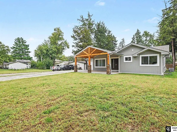 8525 Lafayette Ave, Omaha, NE 68114