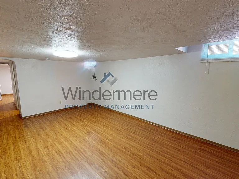 240 E Poplar St — Photo 4