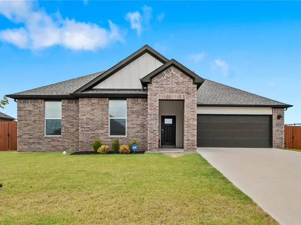2105 Oliver St, Pea Ridge, AR 72751