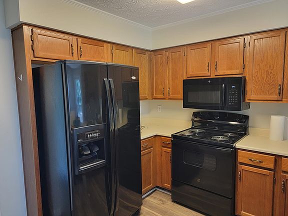 3rd image of 2391 Meadowglen Trl