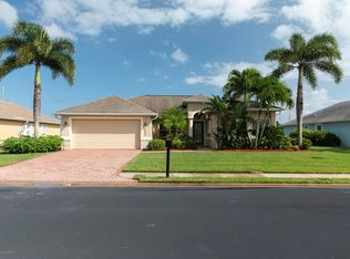 527 High Hawk Cir, Vero Beach, FL 32962