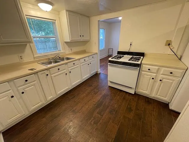 2036 N Birch Ave — Photo 7